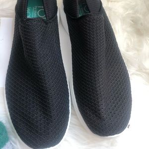 LIKE NEW U BY SKETCHERS SNEAKERS